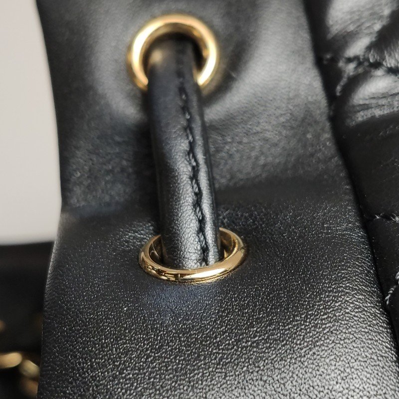 Chanel Urban Spirit牛皮菱格絎縫雙C書包扣雙肩包-21