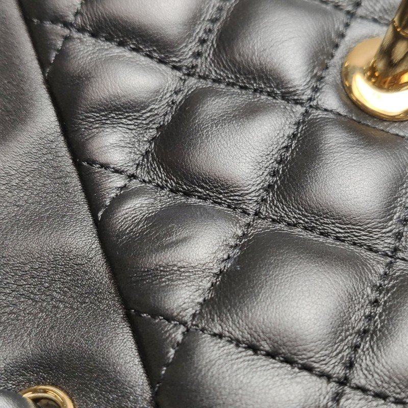 Chanel Urban Spirit牛皮菱格絎縫雙C書包扣雙肩包-22
