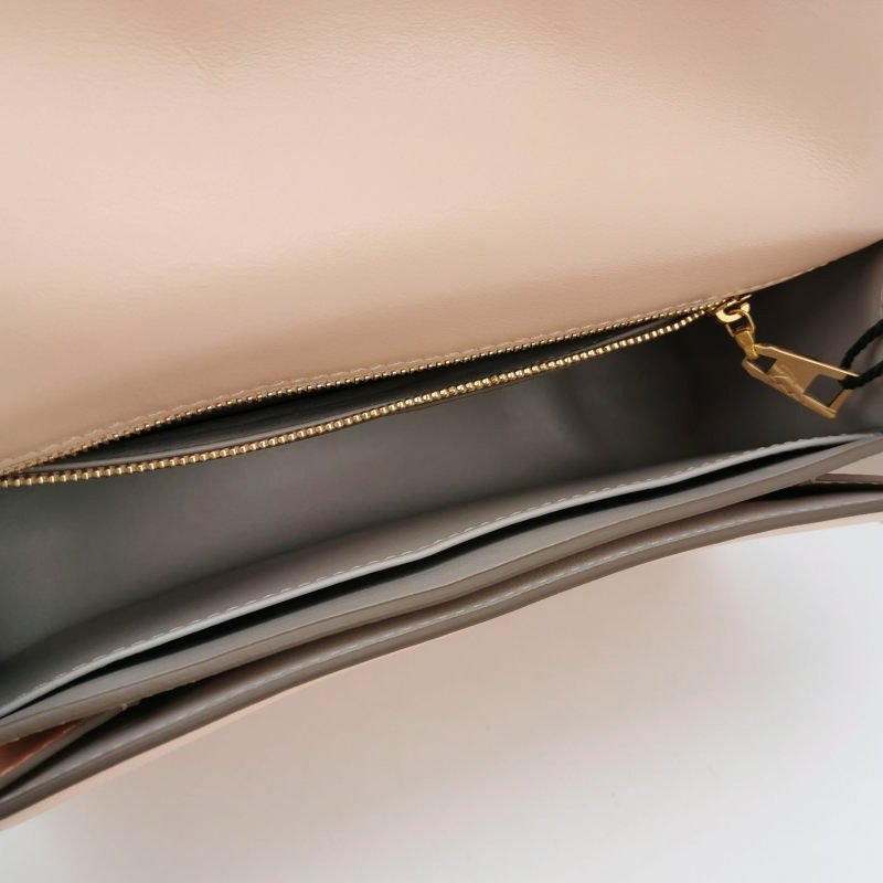 Louis Vuitton (LV) Pont 9中號牛皮純色LV Circle標誌斜背包單肩包晶片款-6