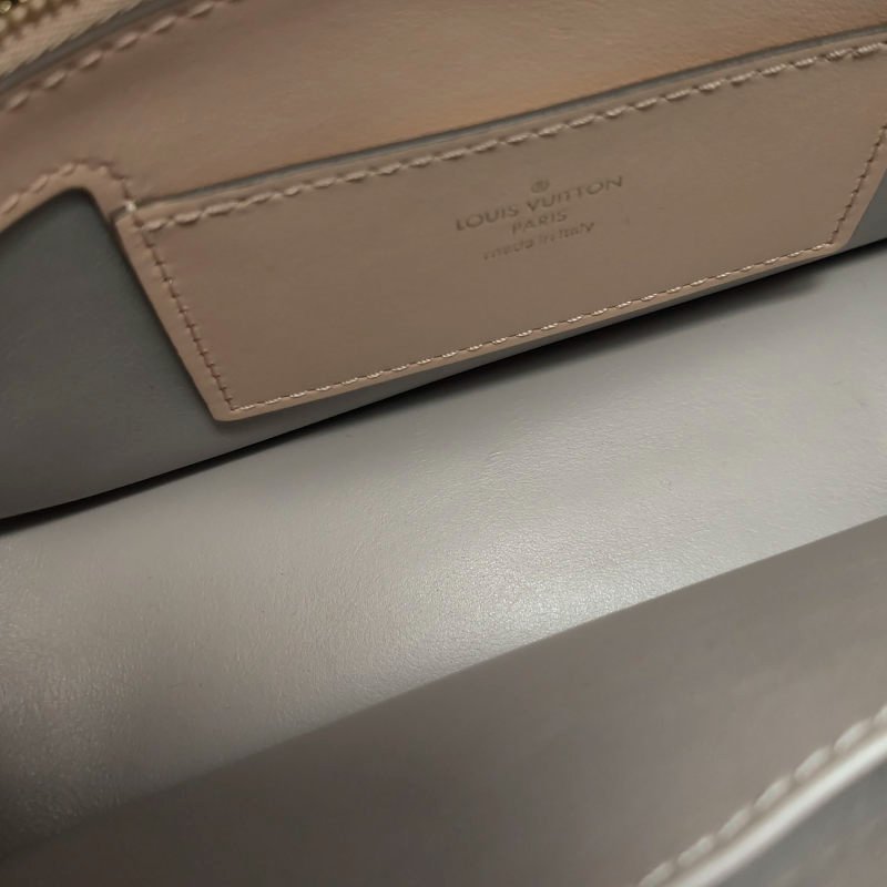 Louis Vuitton (LV) Pont 9中號牛皮純色LV Circle標誌斜背包單肩包晶片款-10