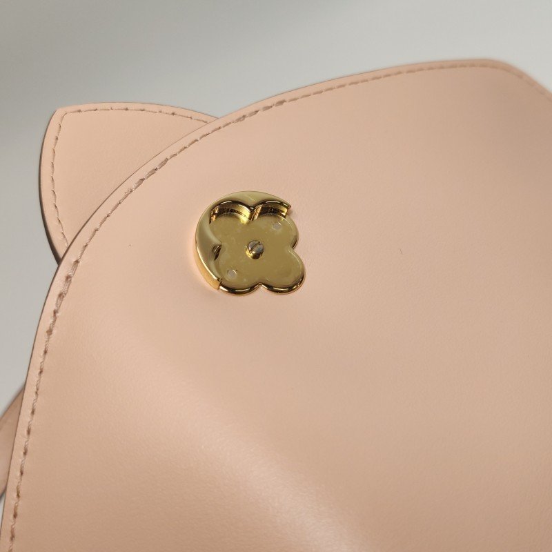 Louis Vuitton (LV) Pont 9中號牛皮純色LV Circle標誌斜背包單肩包晶片款-13