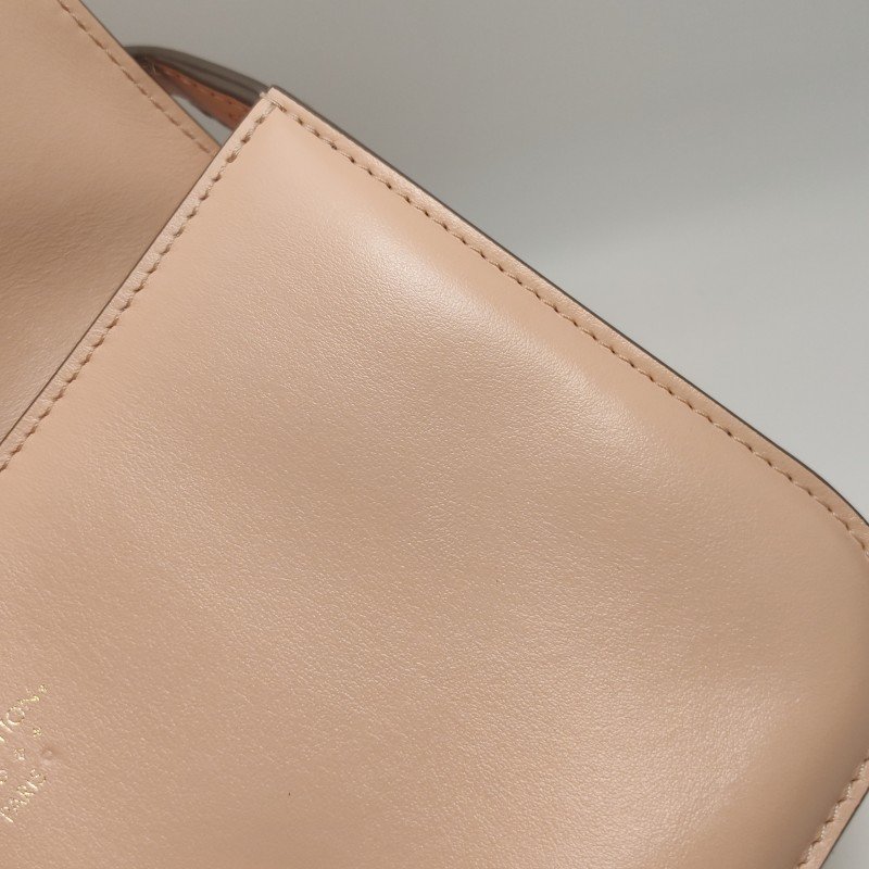 Louis Vuitton (LV) Pont 9中號牛皮純色LV Circle標誌斜背包單肩包晶片款-15