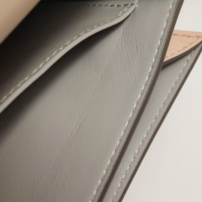 Louis Vuitton (LV) Pont 9中號牛皮純色LV Circle標誌斜背包單肩包晶片款-16