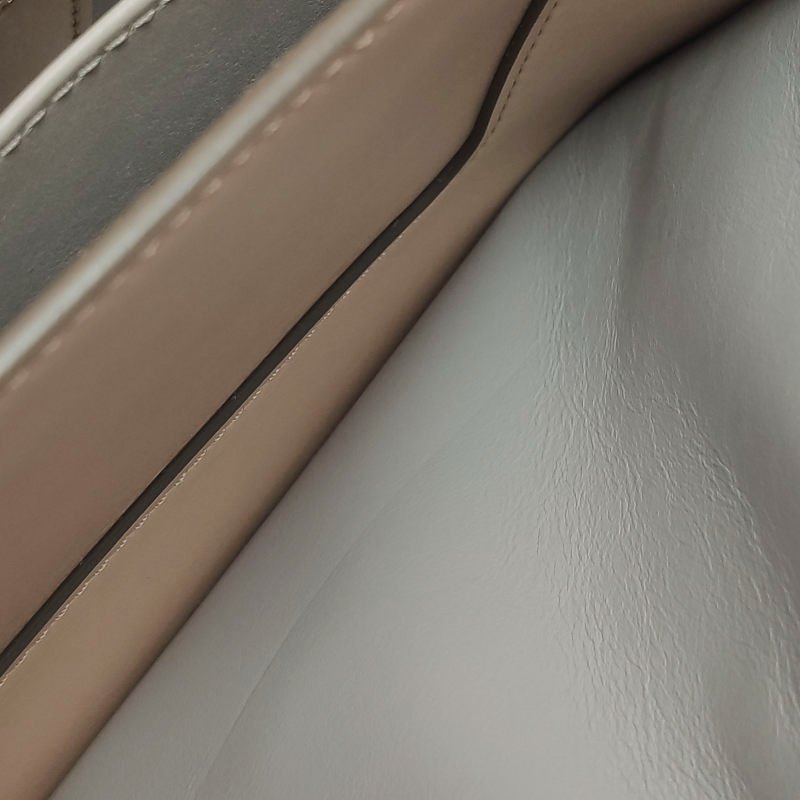 Louis Vuitton (LV) Pont 9中號牛皮純色LV Circle標誌斜背包單肩包晶片款-17