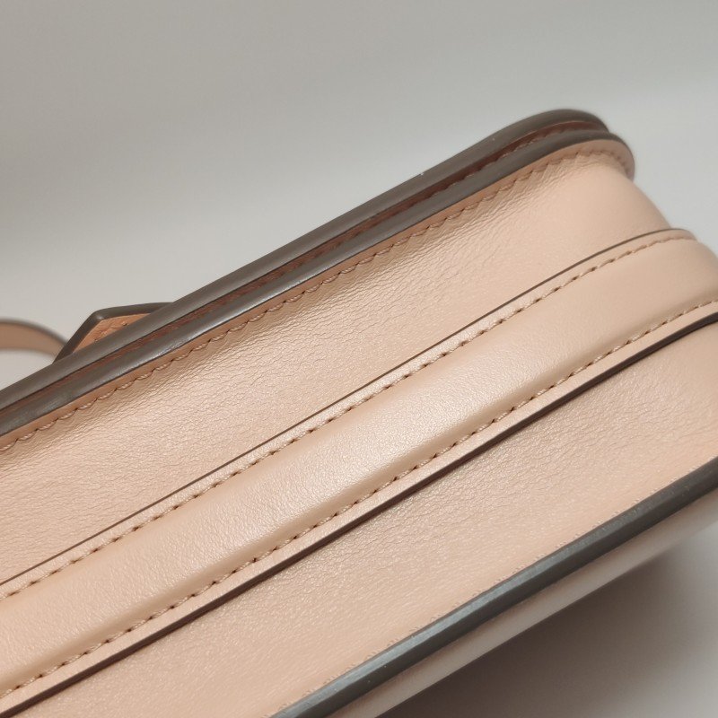 Louis Vuitton (LV) Pont 9中號牛皮純色LV Circle標誌斜背包單肩包晶片款-18