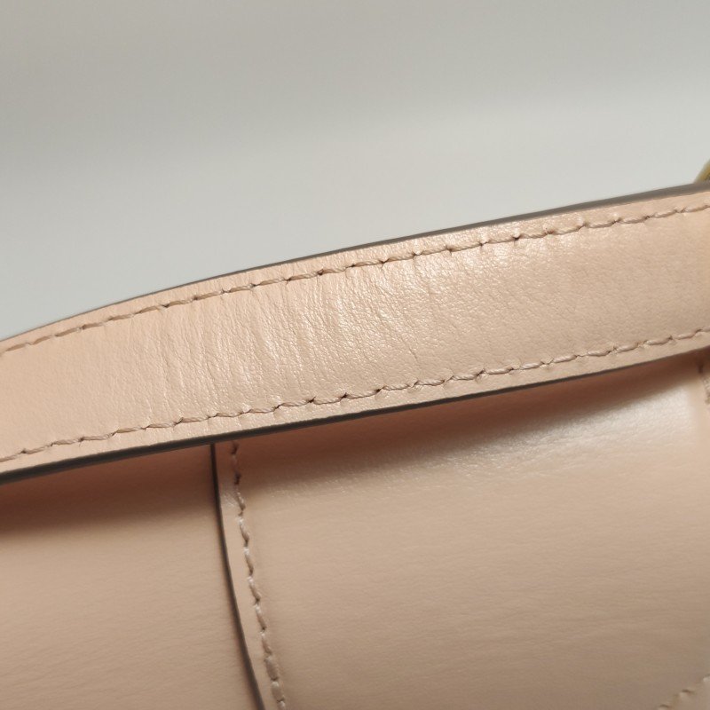 Louis Vuitton (LV) Pont 9中號牛皮純色LV Circle標誌斜背包單肩包晶片款-22