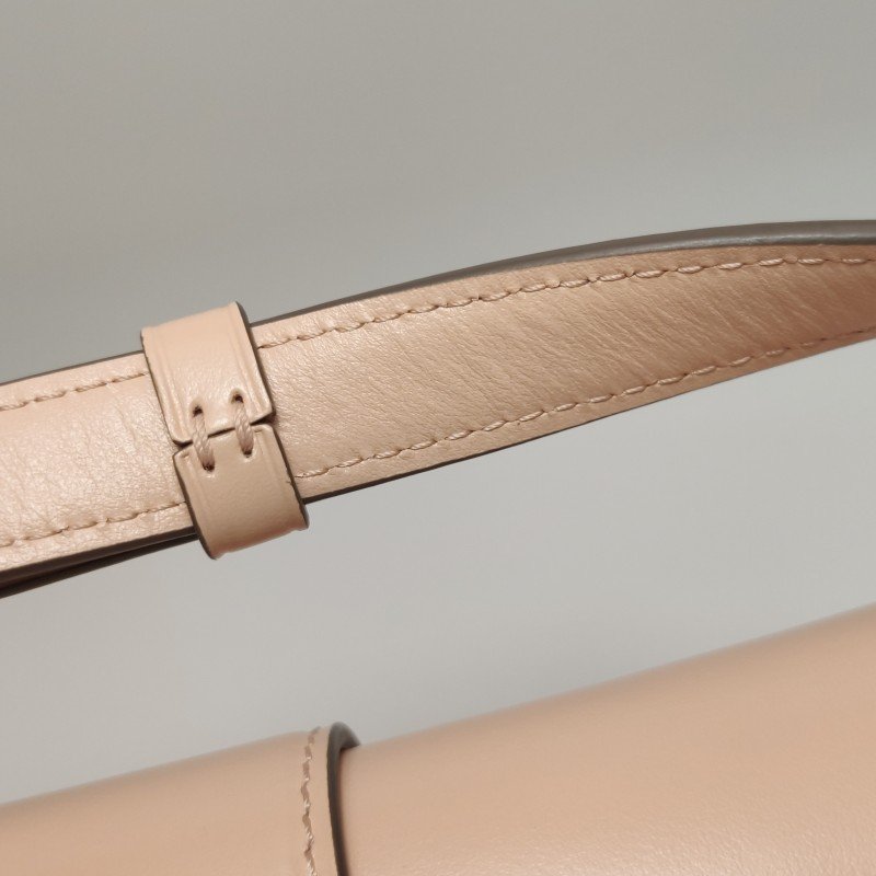 Louis Vuitton (LV) Pont 9中號牛皮純色LV Circle標誌斜背包單肩包晶片款-23