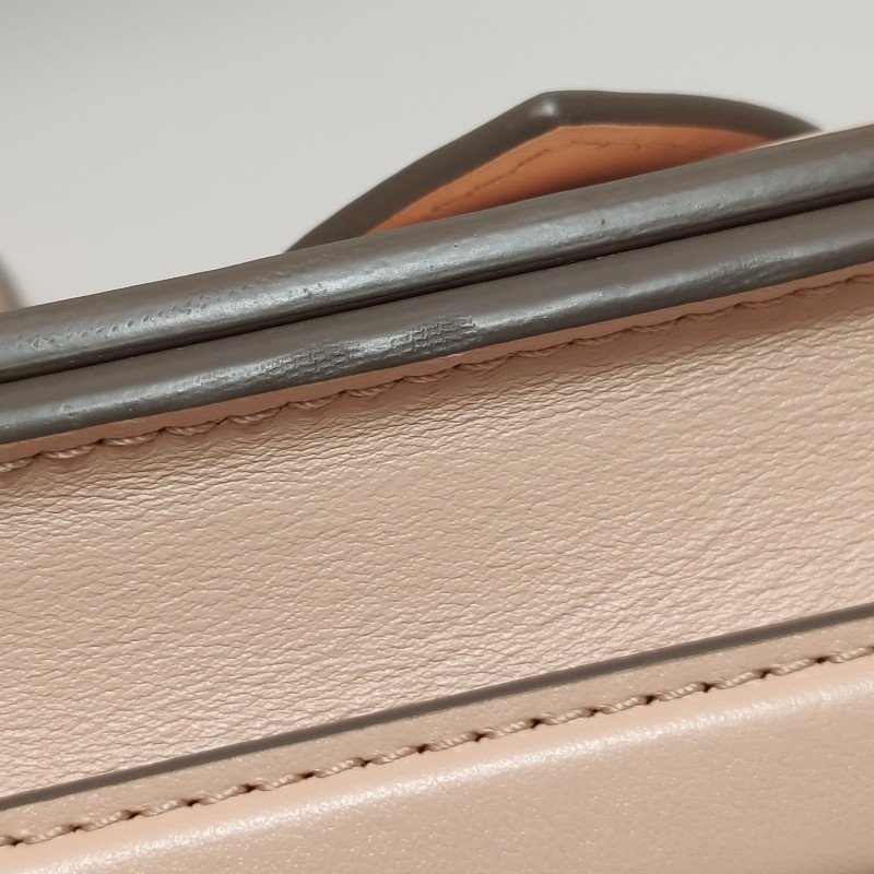 Louis Vuitton (LV) Pont 9中號牛皮純色LV Circle標誌斜背包單肩包晶片款-25