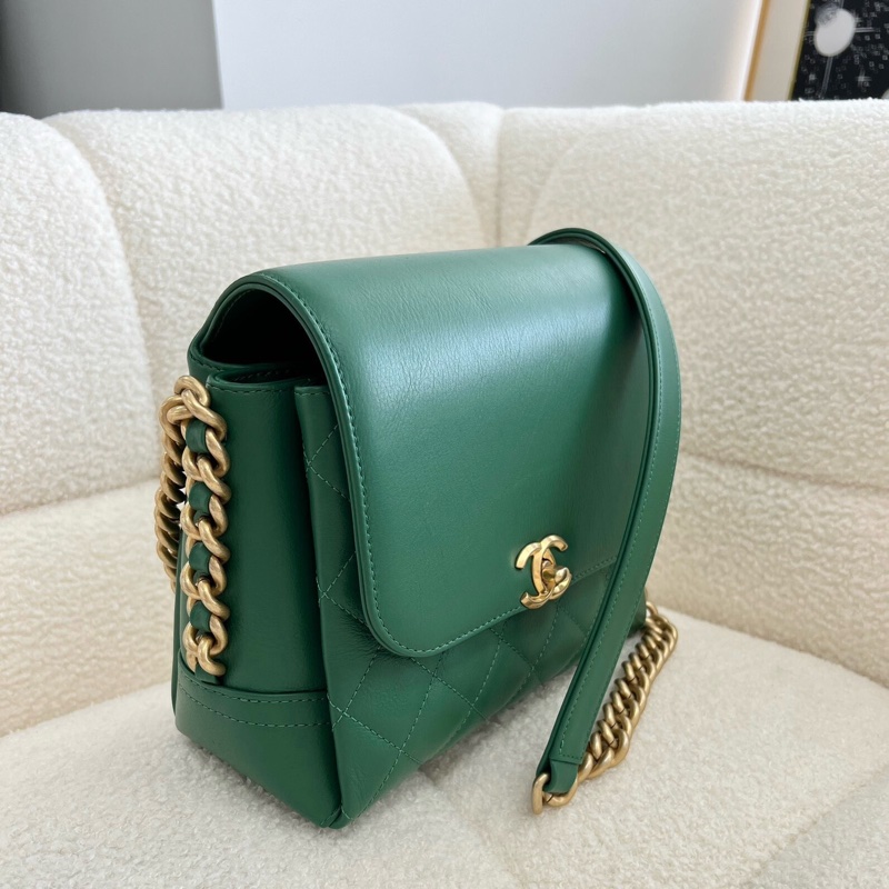 Chanel 香奈兒 祖母綠金扣郵差包 可斜挎 單肩背包。-2