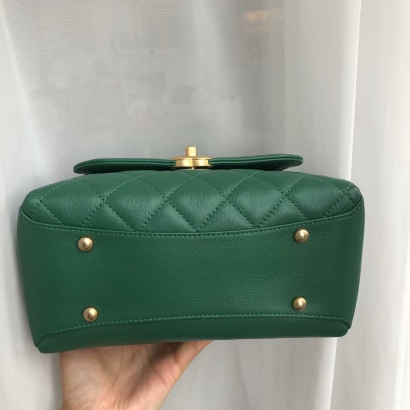 Chanel 香奈兒 祖母綠金扣郵差包 可斜挎 單肩背包。-5