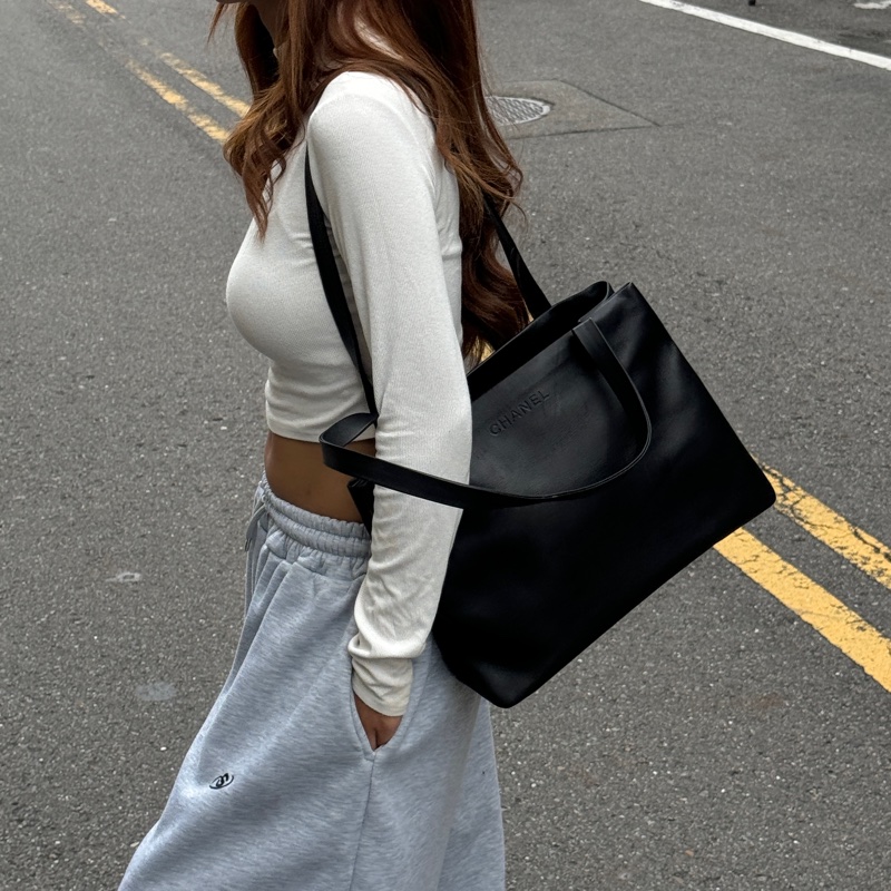 （稀有全黑🖤） CHANEL 香奈兒 全黑皮革 肩背托特包👜-1