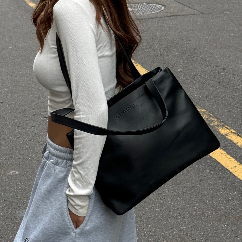 （稀有全黑🖤） CHANEL 香奈兒 全黑皮革 肩背托特包👜-3
