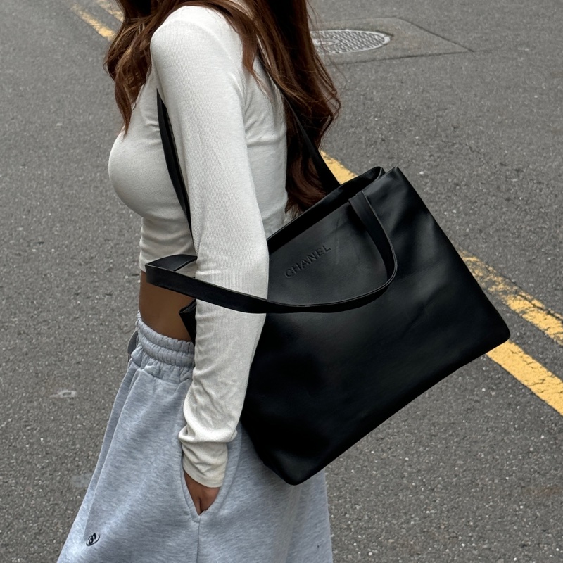 （稀有全黑🖤） CHANEL 香奈兒 全黑皮革 肩背托特包👜-13
