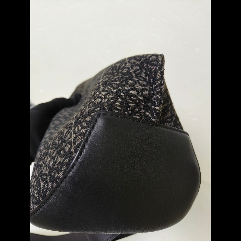 【8成新】㊣✨ LOEWE ✨羅威 （附防塵袋)Anton Sling B511A09X09 三角 刺繡 胸包 單車包 斜跨包/二手包/二手精品🌳二手樹屋🌳-7