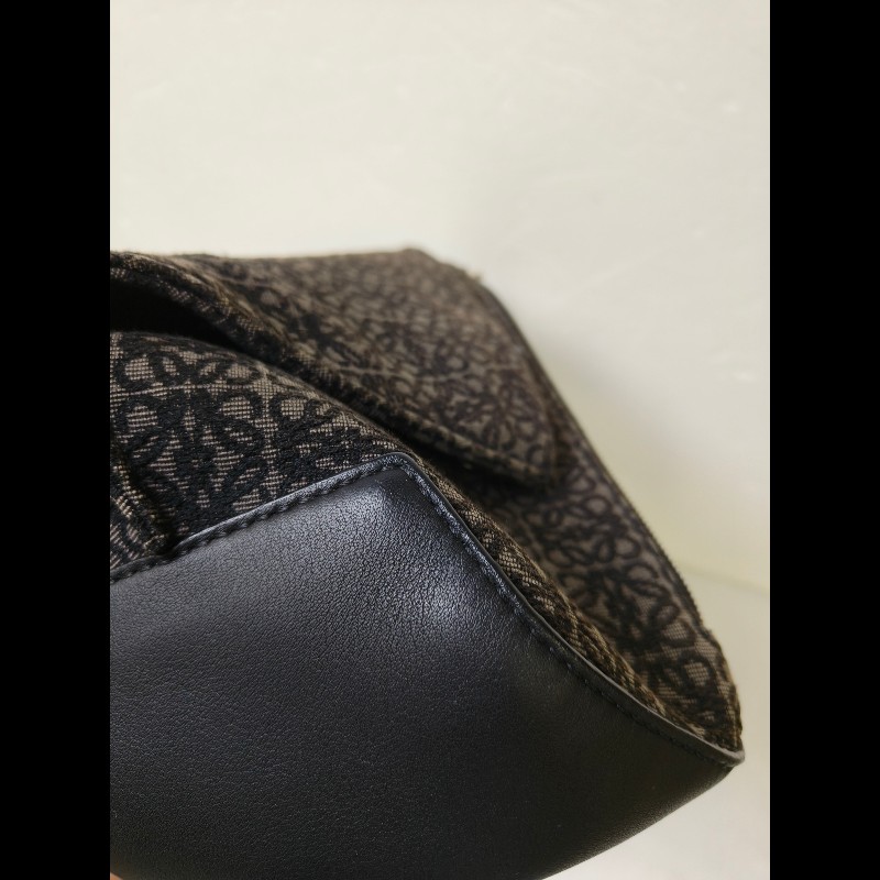 【8成新】㊣✨ LOEWE ✨羅威 （附防塵袋)Anton Sling B511A09X09 三角 刺繡 胸包 單車包 斜跨包/二手包/二手精品🌳二手樹屋🌳-8