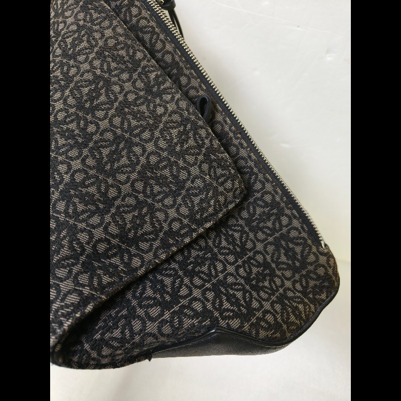 【8成新】㊣✨ LOEWE ✨羅威 （附防塵袋)Anton Sling B511A09X09 三角 刺繡 胸包 單車包 斜跨包/二手包/二手精品🌳二手樹屋🌳-12