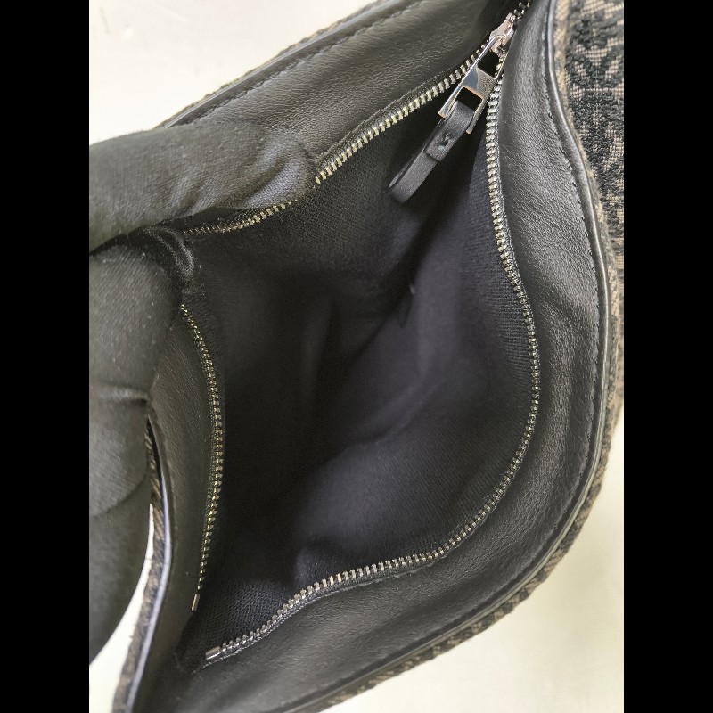 【8成新】㊣✨ LOEWE ✨羅威 （附防塵袋)Anton Sling B511A09X09 三角 刺繡 胸包 單車包 斜跨包/二手包/二手精品🌳二手樹屋🌳-17