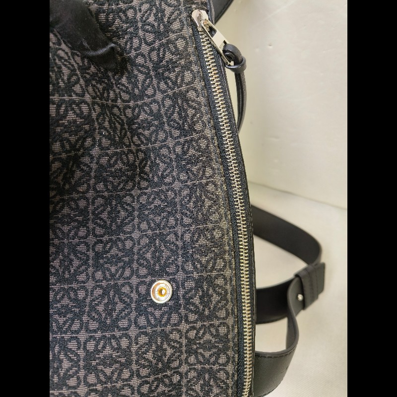 【8成新】㊣✨ LOEWE ✨羅威 （附防塵袋)Anton Sling B511A09X09 三角 刺繡 胸包 單車包 斜跨包/二手包/二手精品🌳二手樹屋🌳-19