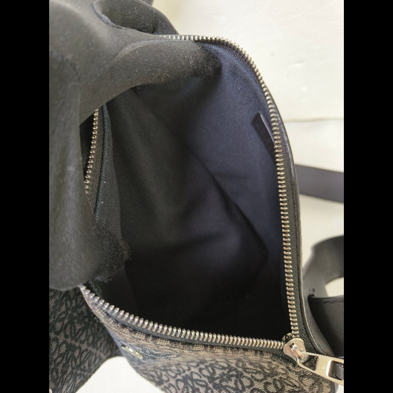 【8成新】㊣✨ LOEWE ✨羅威 （附防塵袋)Anton Sling B511A09X09 三角 刺繡 胸包 單車包 斜跨包/二手包/二手精品🌳二手樹屋🌳-20