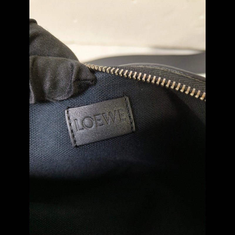 【8成新】㊣✨ LOEWE ✨羅威 （附防塵袋)Anton Sling B511A09X09 三角 刺繡 胸包 單車包 斜跨包/二手包/二手精品🌳二手樹屋🌳-21