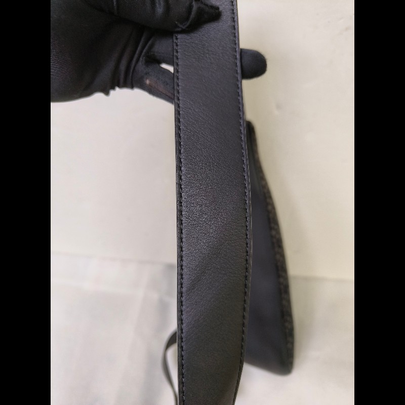 【8成新】㊣✨ LOEWE ✨羅威 （附防塵袋)Anton Sling B511A09X09 三角 刺繡 胸包 單車包 斜跨包/二手包/二手精品🌳二手樹屋🌳-25