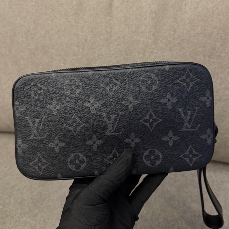 LV黑老花手拿包-2