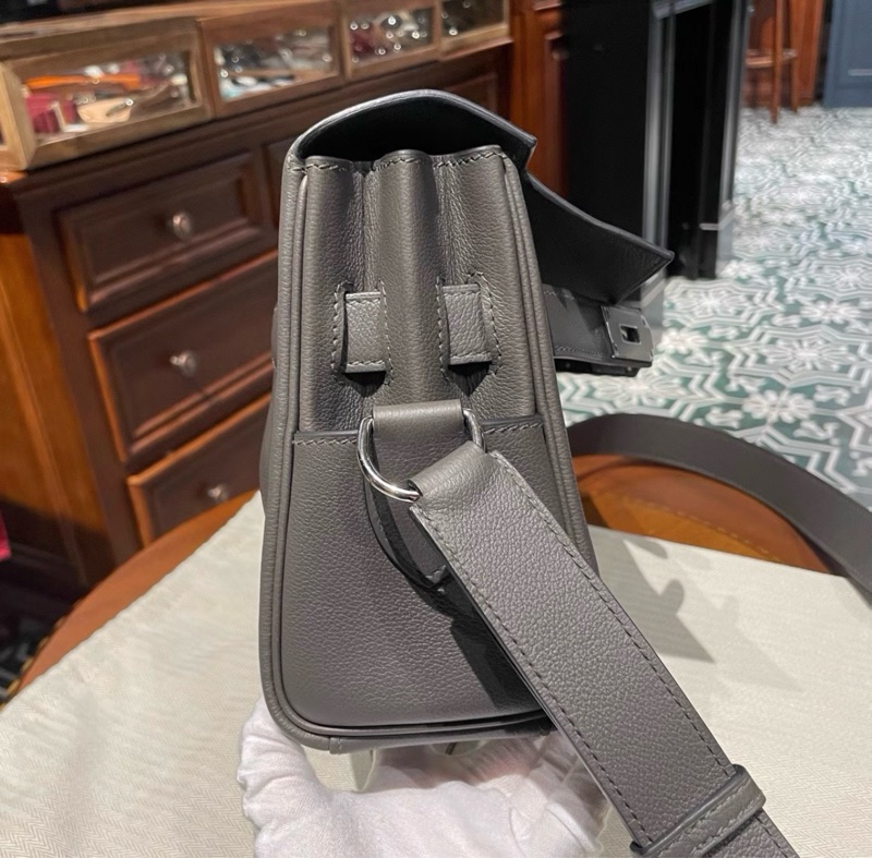 Hermes灰綠色ec皮銀扣kelly messenger小號郵差包，27cm，99未使用-6