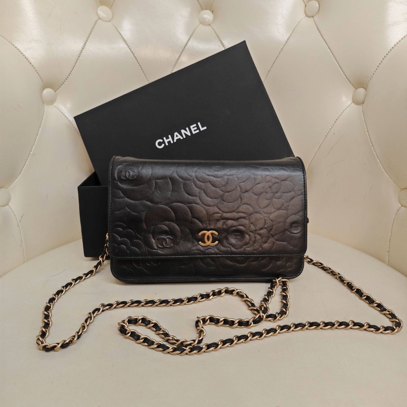 Chanel • 經典山茶花壓紋金釦羊皮Woc鏈條包-1