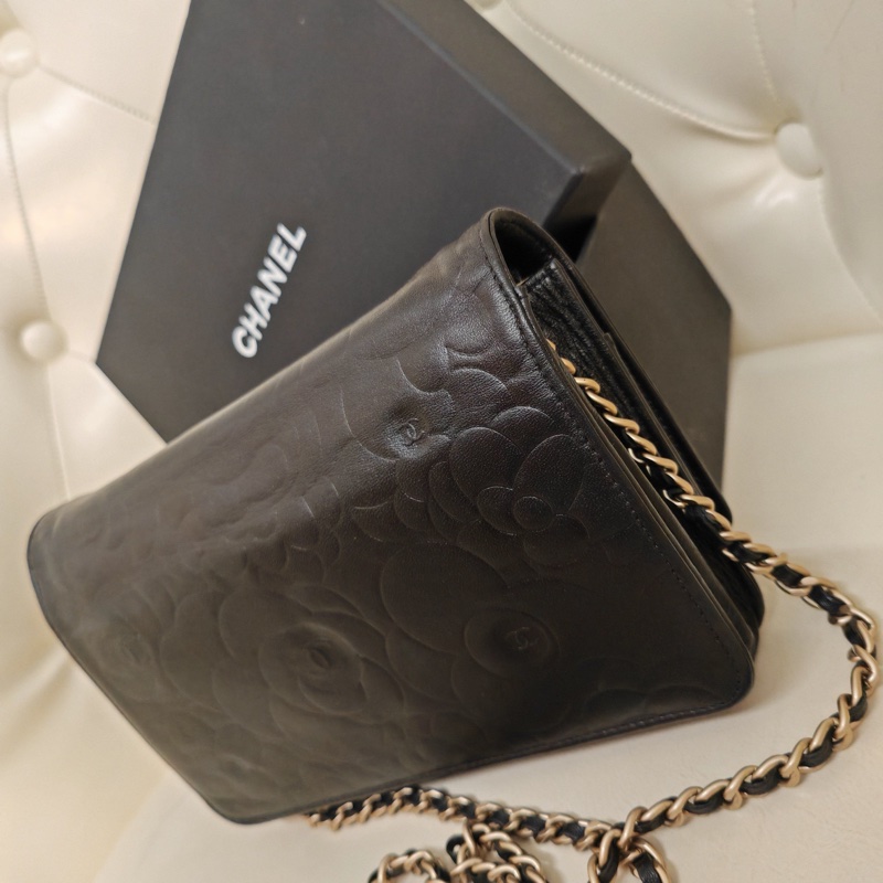 Chanel • 經典山茶花壓紋金釦羊皮Woc鏈條包-7