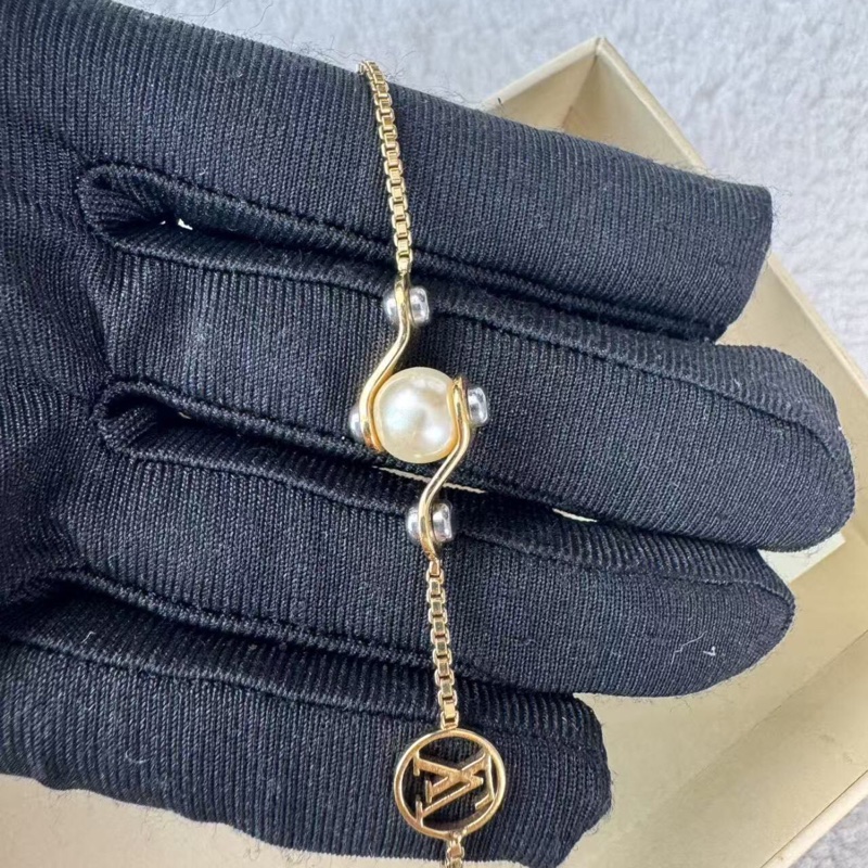 【救命❗️打骨折撿漏🆘非常適合送禮或自用✨】LV 秀款 Logo 珍珠手鍊-2
