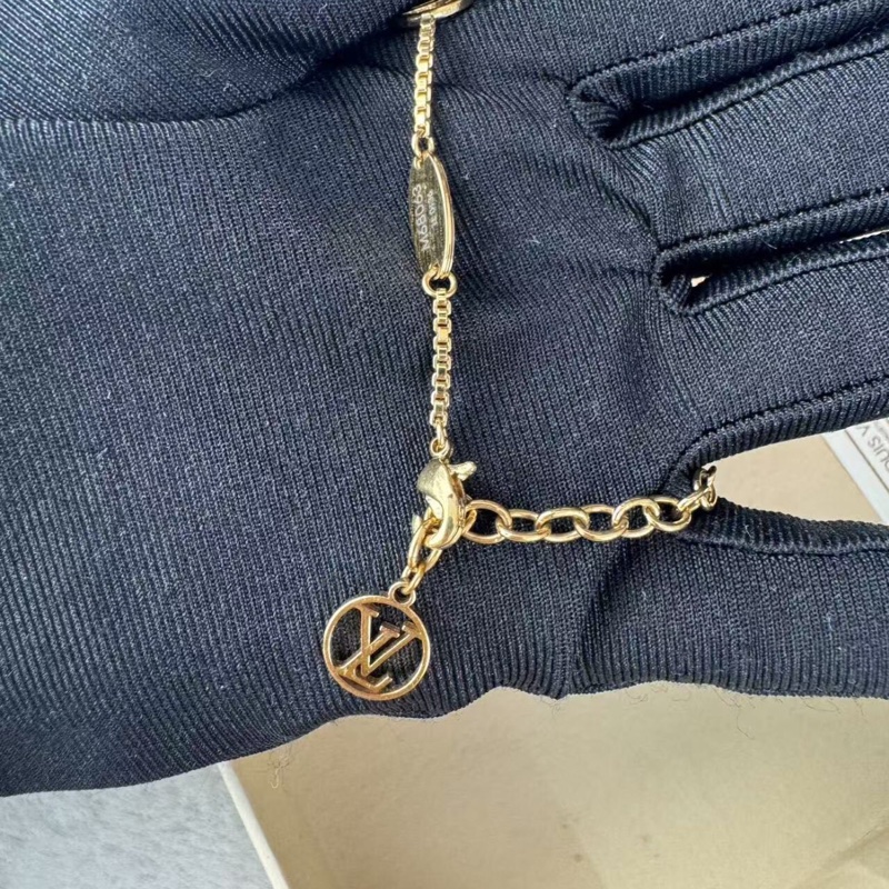 【救命❗️打骨折撿漏🆘非常適合送禮或自用✨】LV 秀款 Logo 珍珠手鍊-6