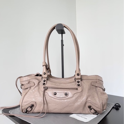Balenciaga · Le City 新款奶茶色橫版法棍包