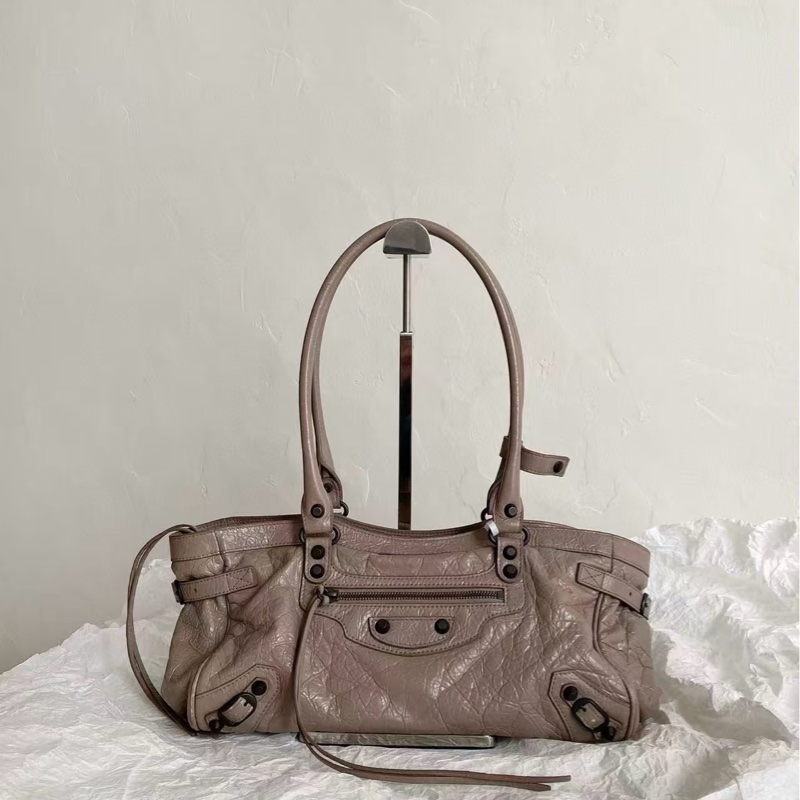 Balenciaga · Le City 新款奶茶色橫版法棍包-3