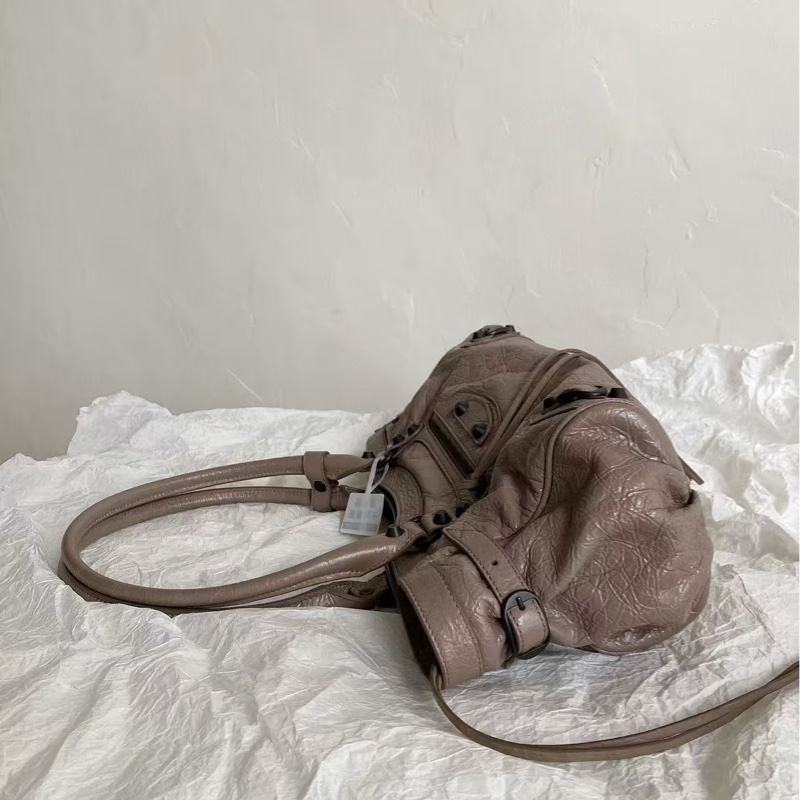 Balenciaga · Le City 新款奶茶色橫版法棍包-4