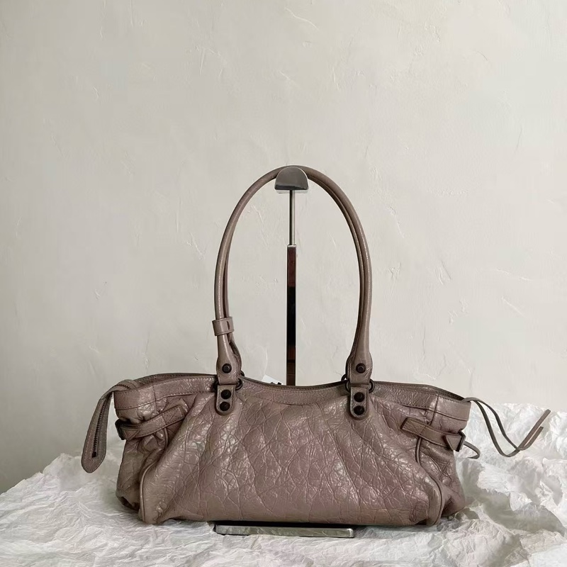 Balenciaga · Le City 新款奶茶色橫版法棍包-5