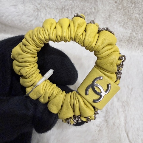 CHANEL✨黃色皮革鏈條大腸圈髮圈