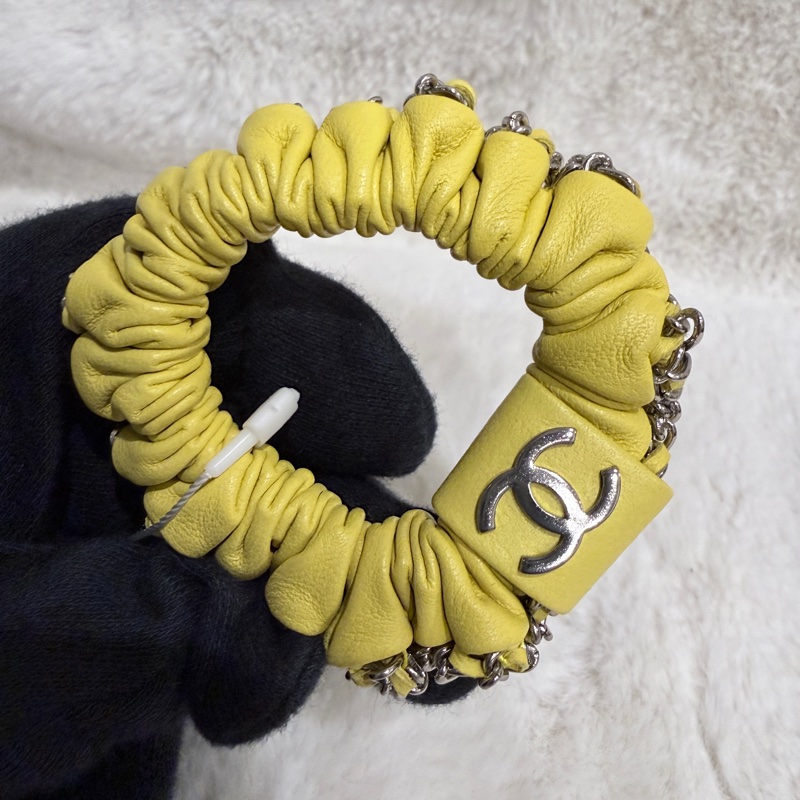 CHANEL✨黃色皮革鏈條大腸圈髮圈-0