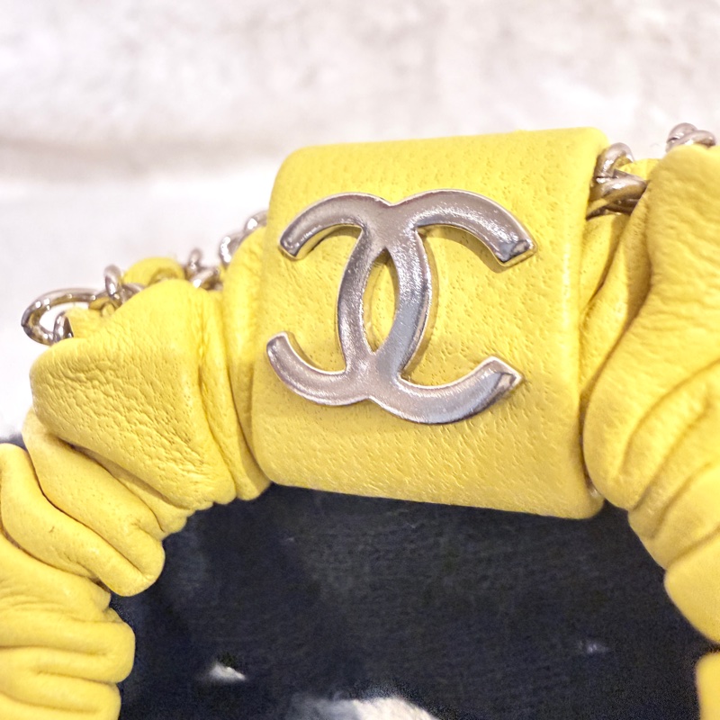 CHANEL✨黃色皮革鏈條大腸圈髮圈-6
