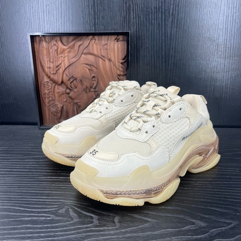 Balenciaga巴黎世家triples 米色 碼數 35碼