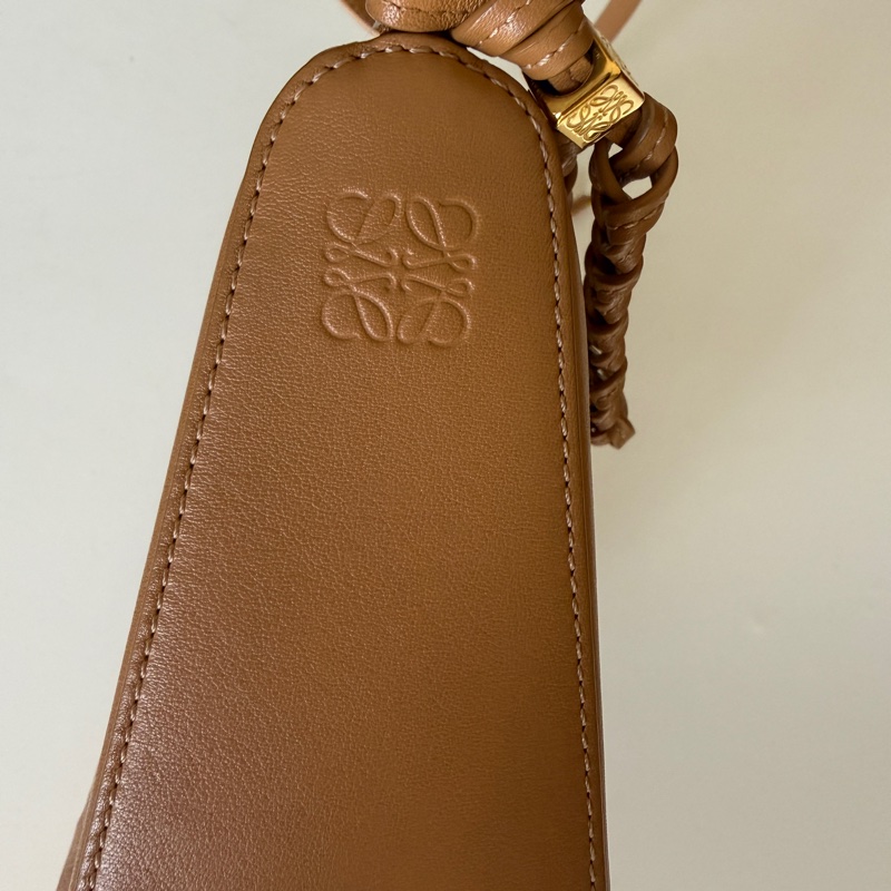 LOEWE肩背包-6