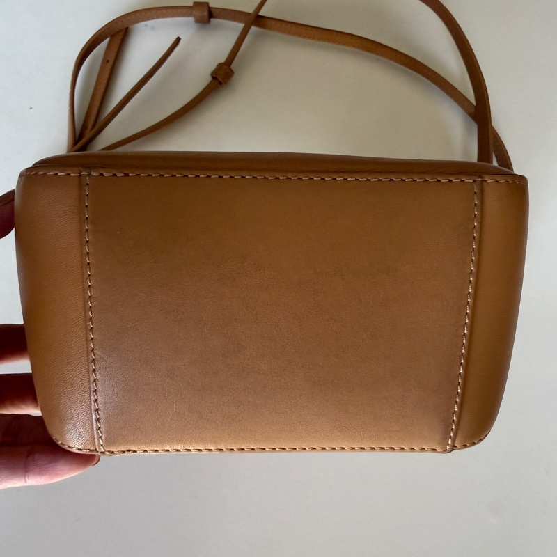 LOEWE肩背包-7