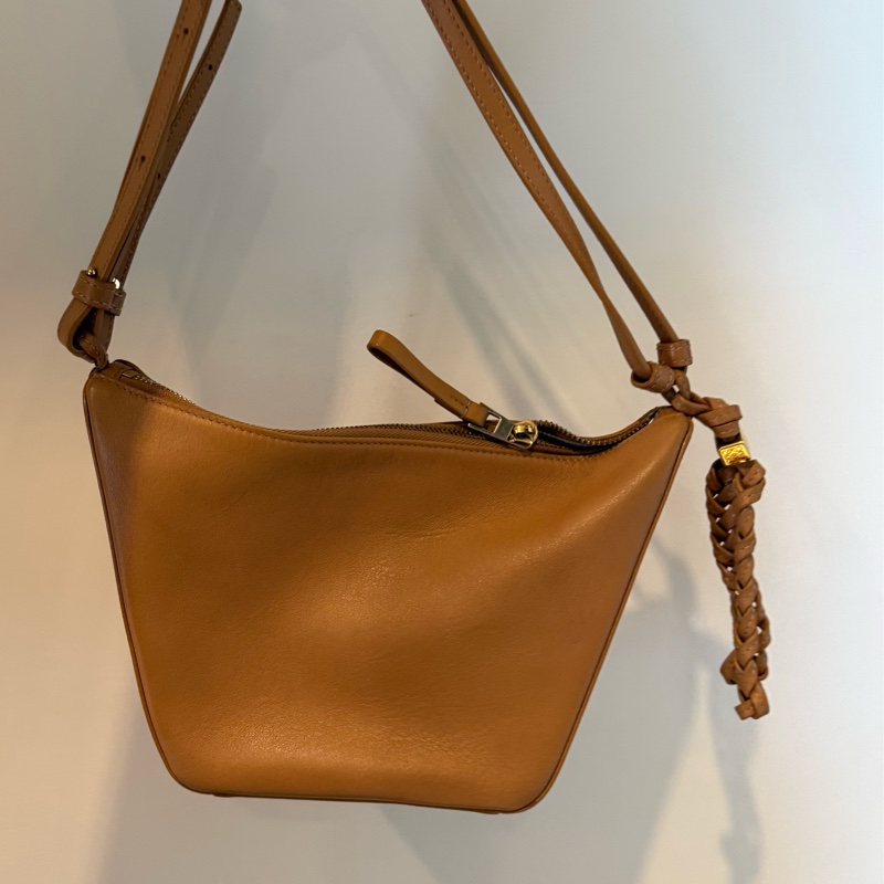 LOEWE肩背包-9