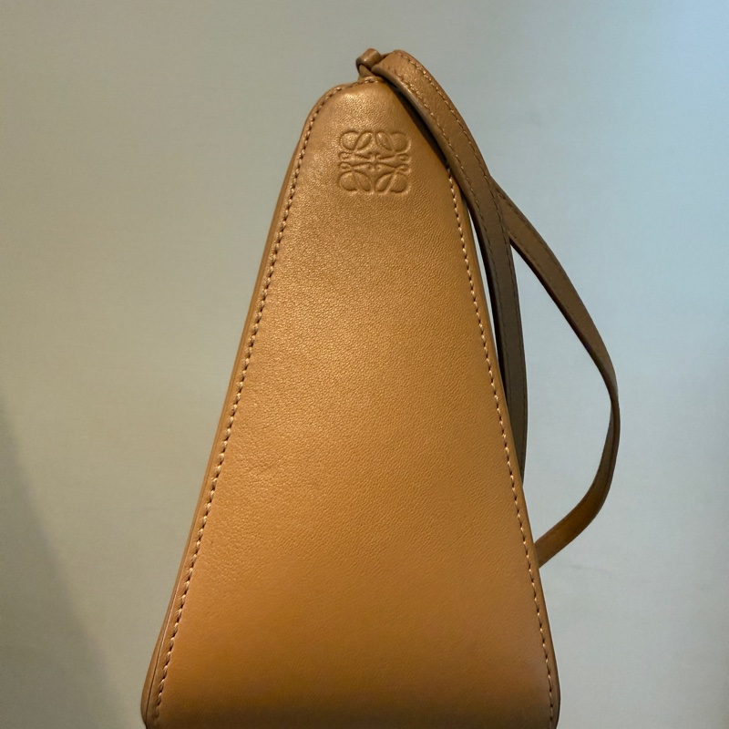 LOEWE肩背包-14
