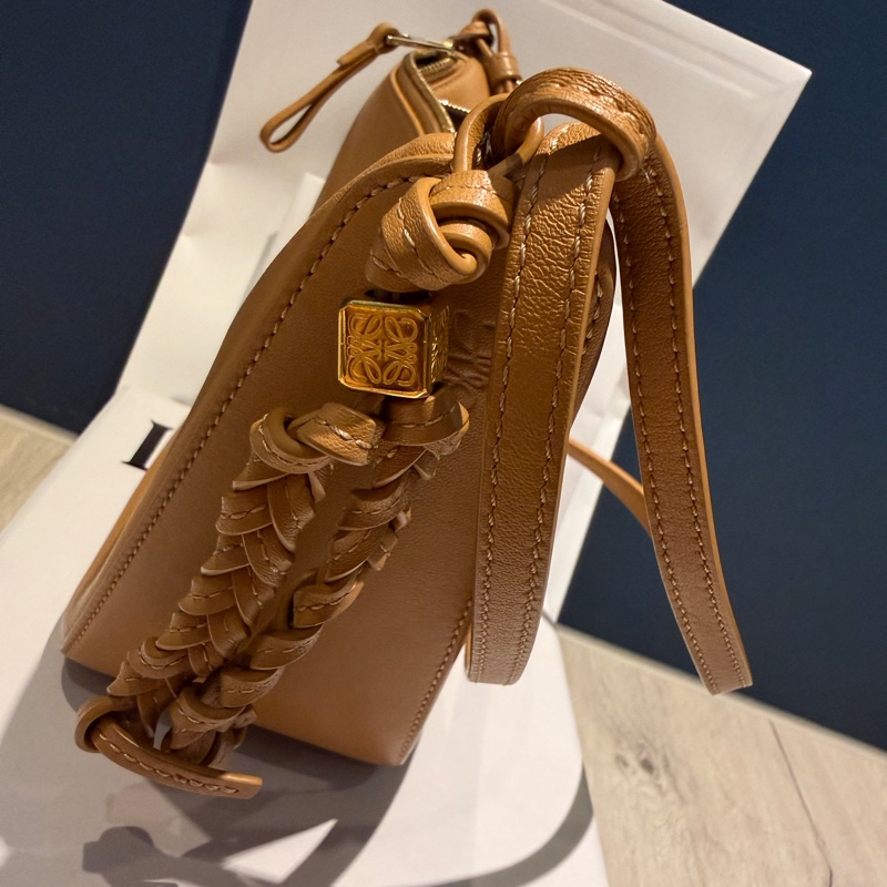 LOEWE肩背包-15