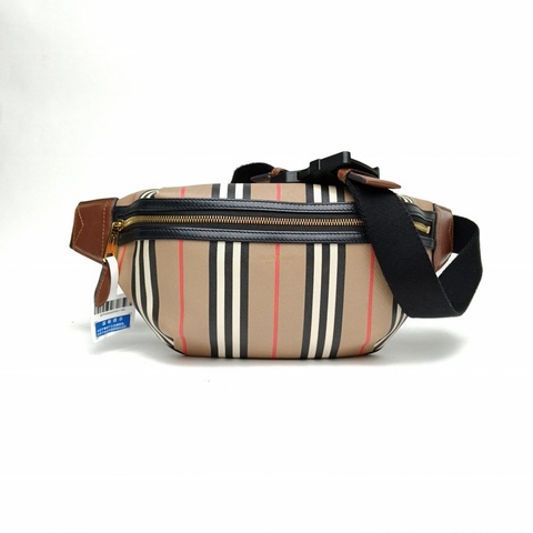 Burberry 巴寶莉格子PVC金扣經典格紋胸包