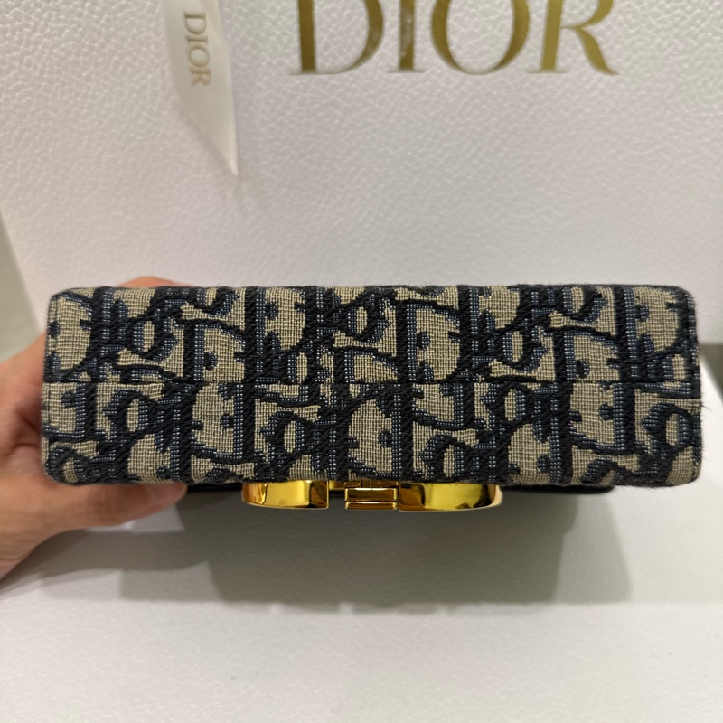 Dior 30 Montaigne藍色老花 CD金扣 斜背包-7