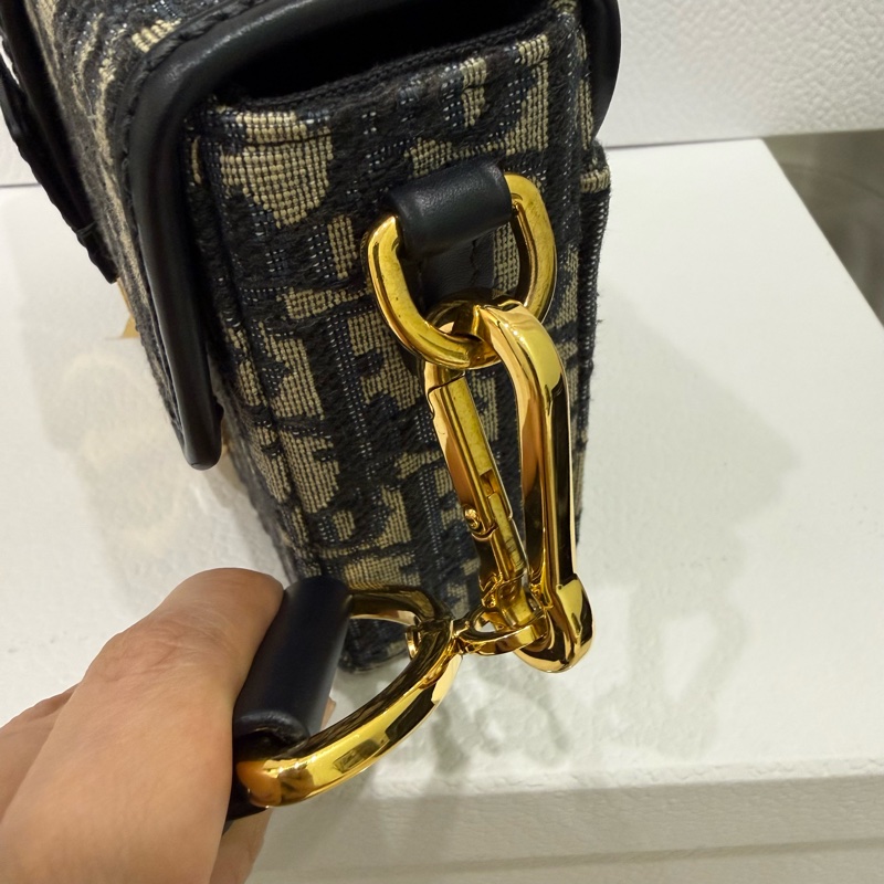 Dior 30 Montaigne藍色老花 CD金扣 斜背包-10