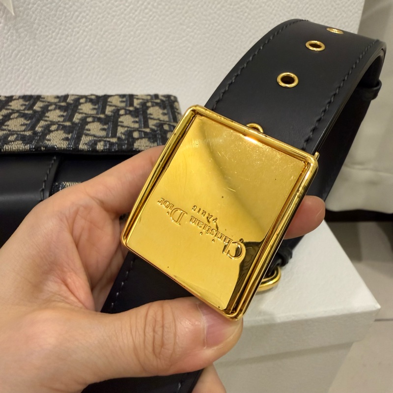 Dior 30 Montaigne藍色老花 CD金扣 斜背包-15