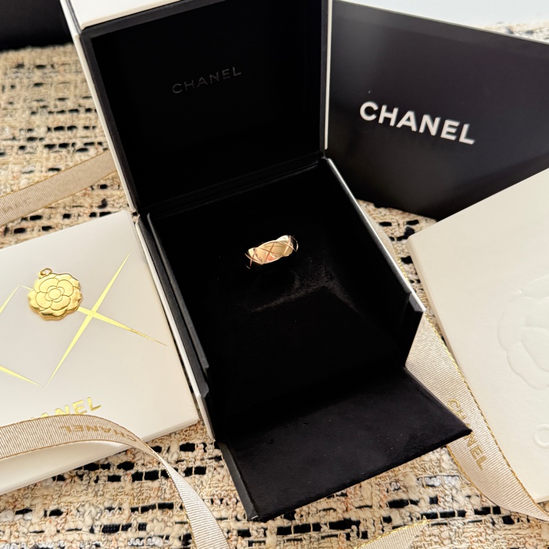 Chanel COCO CRUSH戒指 50 小型款，18K BEIGE米色金-0