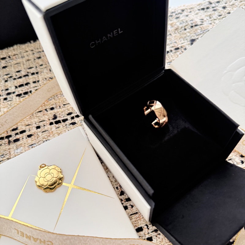 Chanel COCO CRUSH戒指 50 小型款，18K BEIGE米色金-1